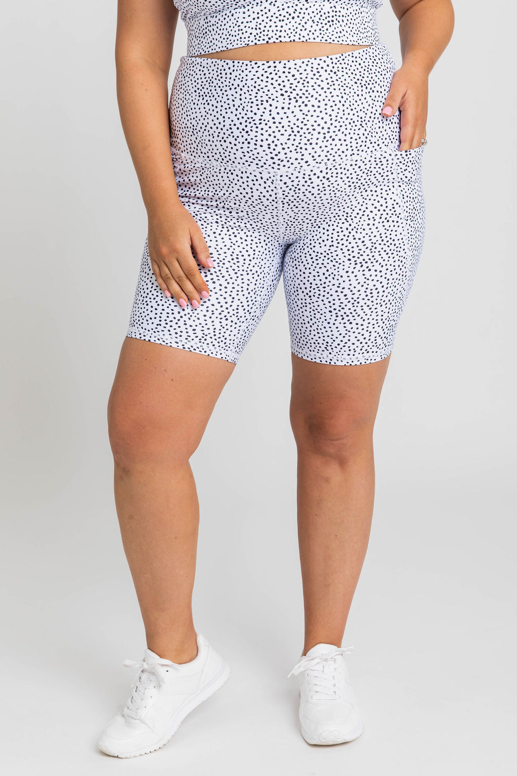 LUXE HIGH RISE SHORT - DOTTY WHITE