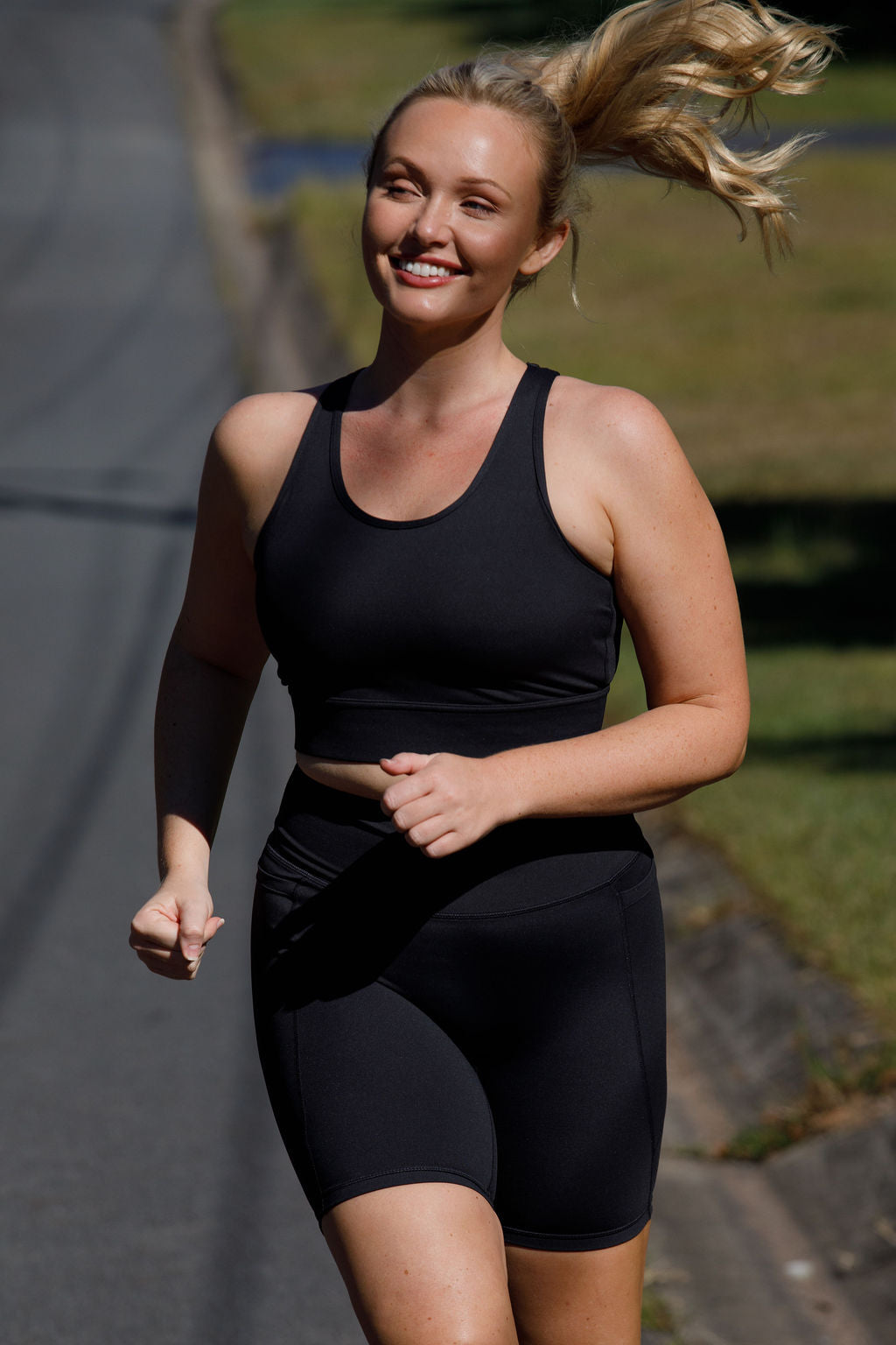 She Runs - Maximum Support Sports Bra - Black